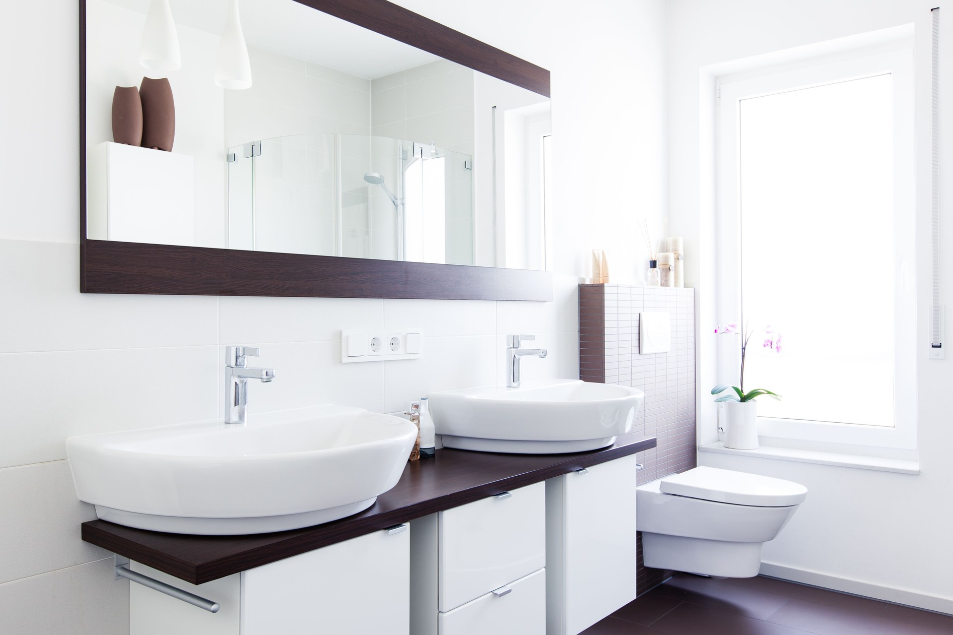 Light-flooded design bathroom